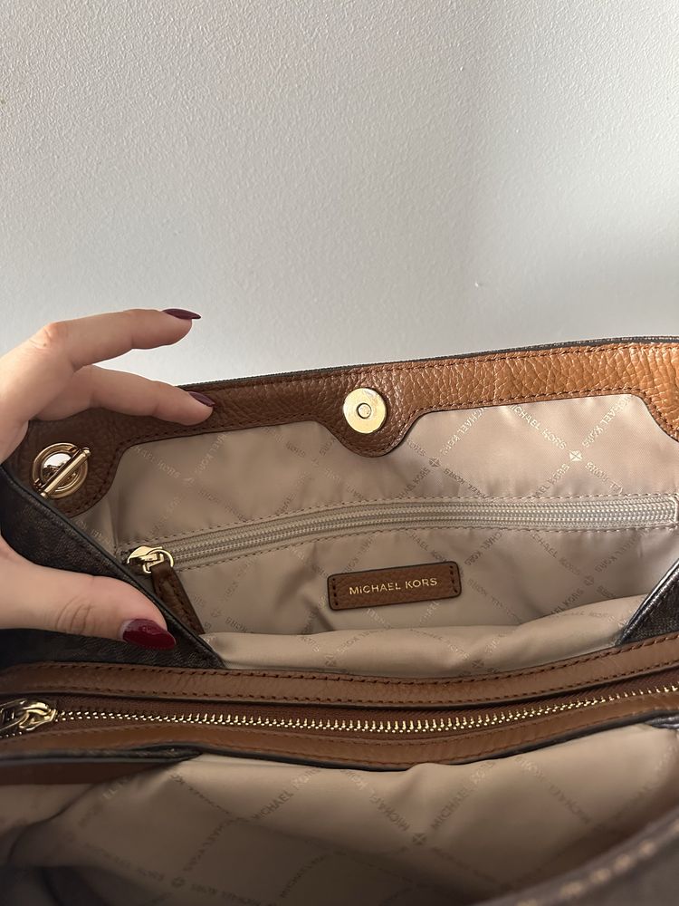 Mala Michael Kors