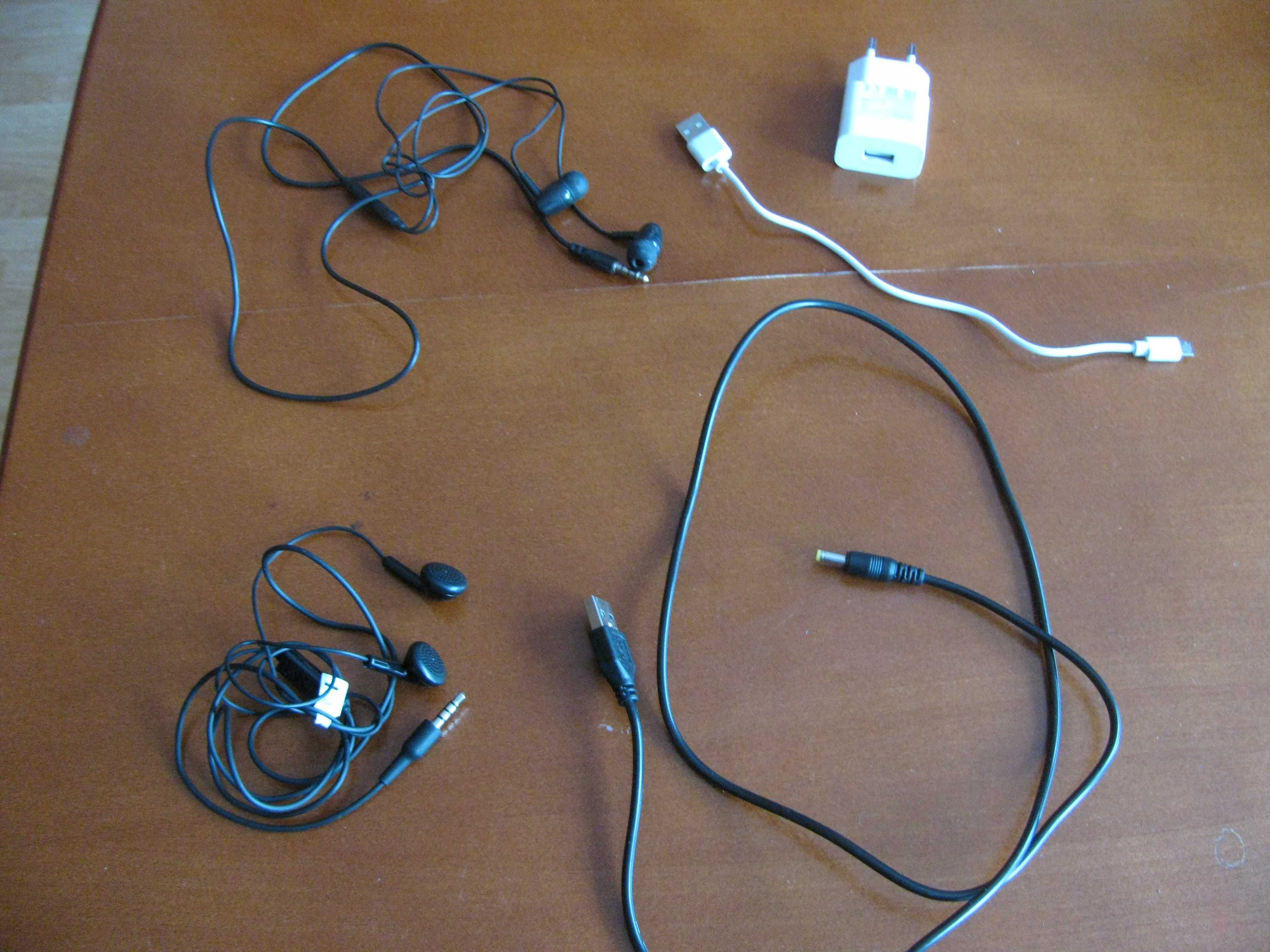 zestaw siedmiu elementów do komputera/ telefonu/konsoli