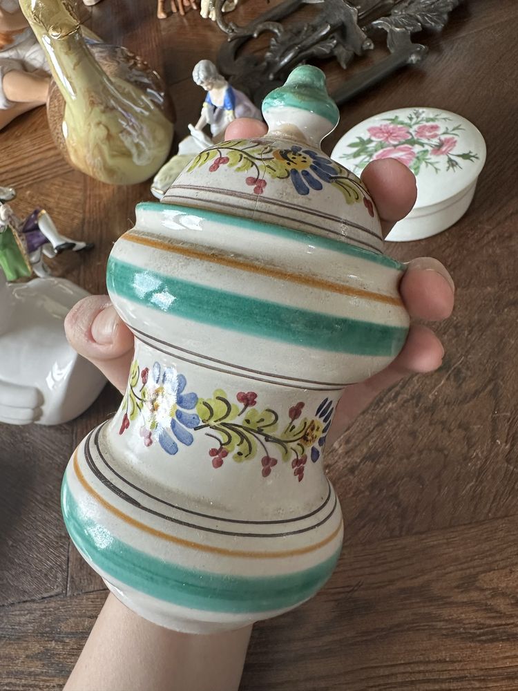 Ceramiczny ręcznie malowany pojemnik z przykrywką 1009