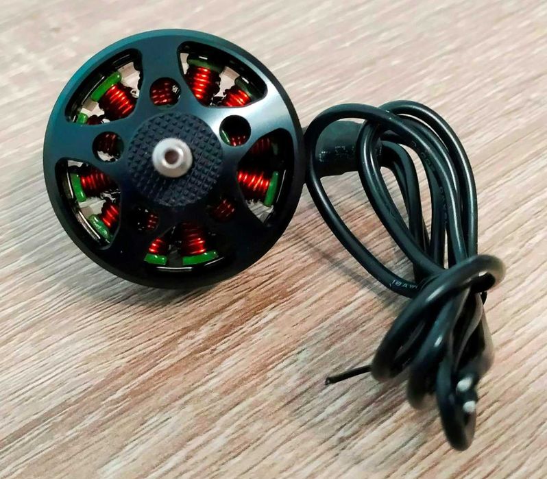Бесколекторний мотор Surpass Hobby BAT B2807 1300KV/B3115 900KV