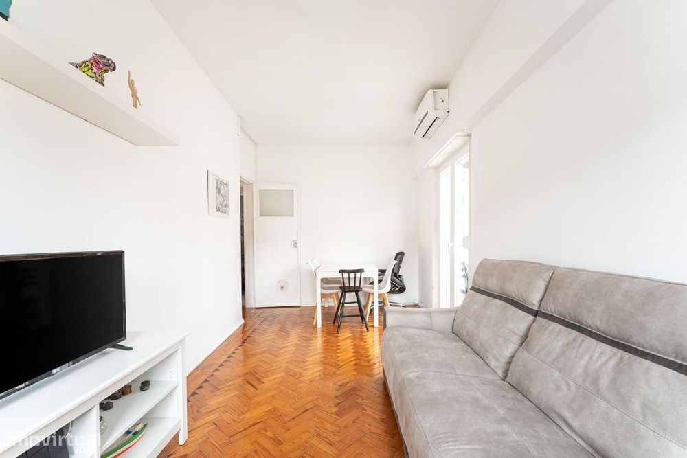 Apartamento T2 com varanda, Lisboa