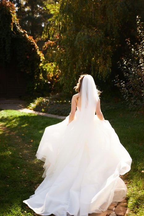 Дизайнерська весільна сукня