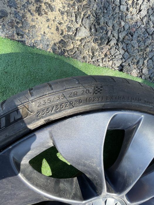 Комплект дисків R20 з резиною, датчиком та ковпачком на Тесла