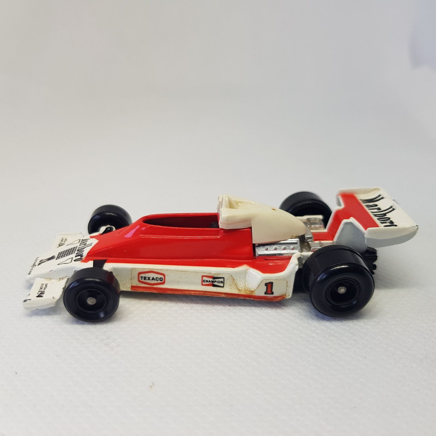 Tomica F39 McLaren M26 Ford
