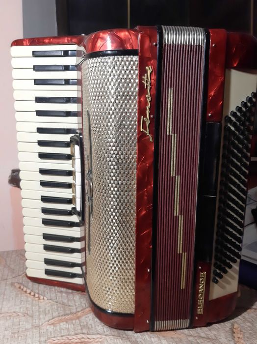 Продам німецький акордеон Феротті в доброму стані