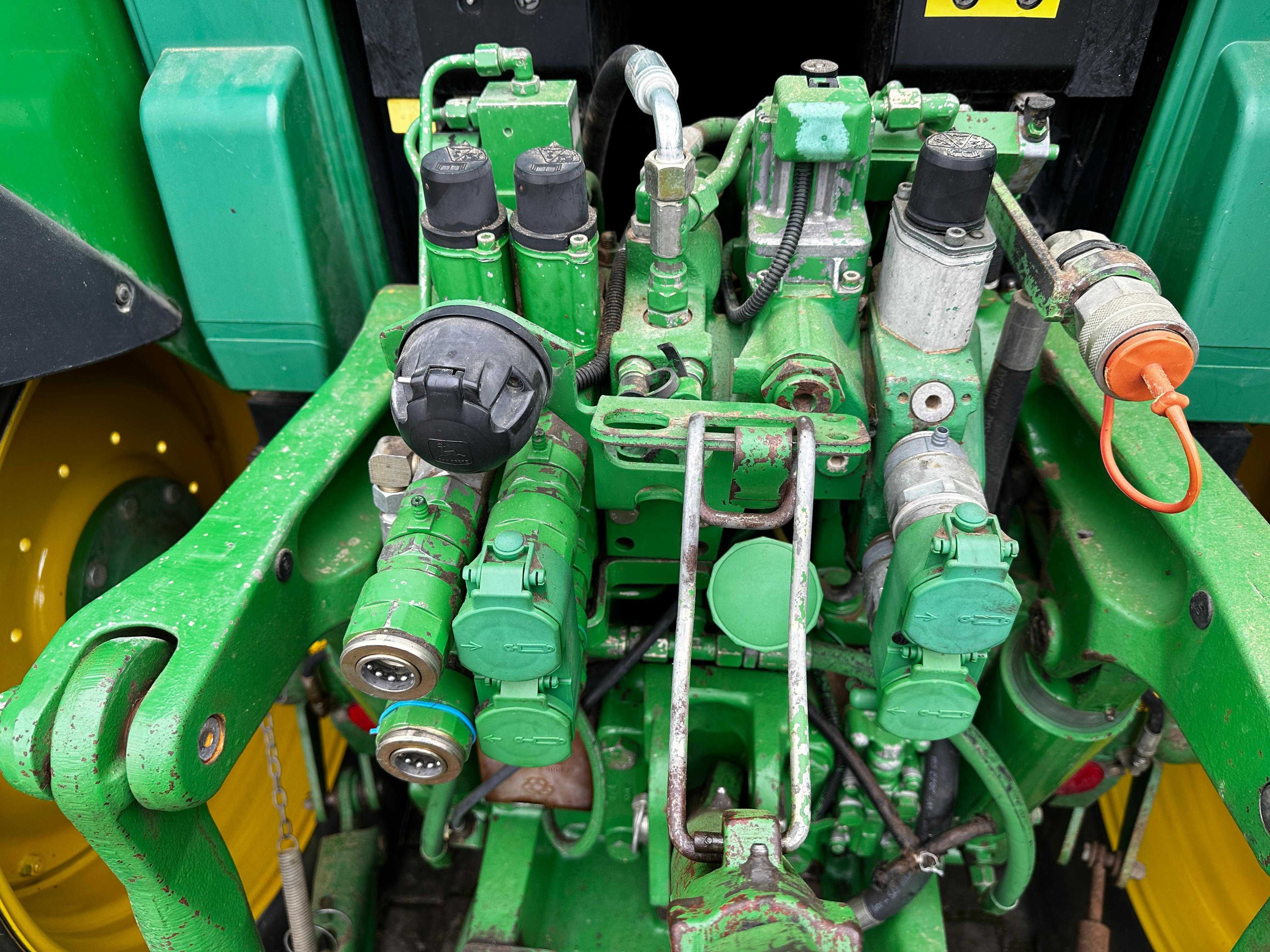 Трактор John Deere 6820 - 2003рік