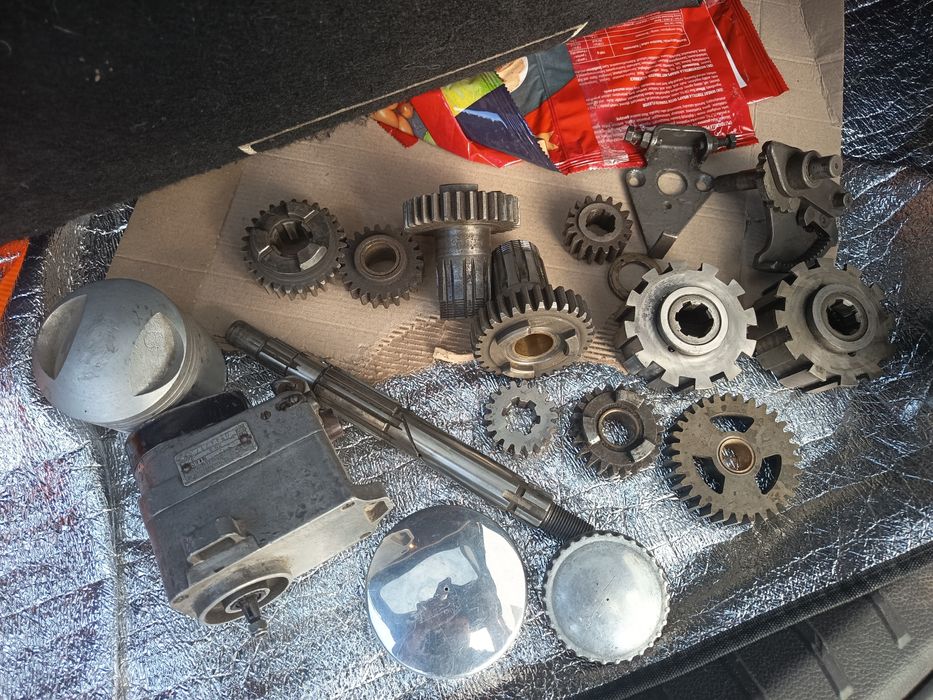 Junak m10 iskrownik skrzynia tłok