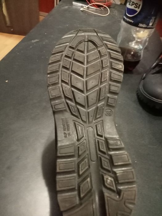 Ботинки 39 .     .        .      .