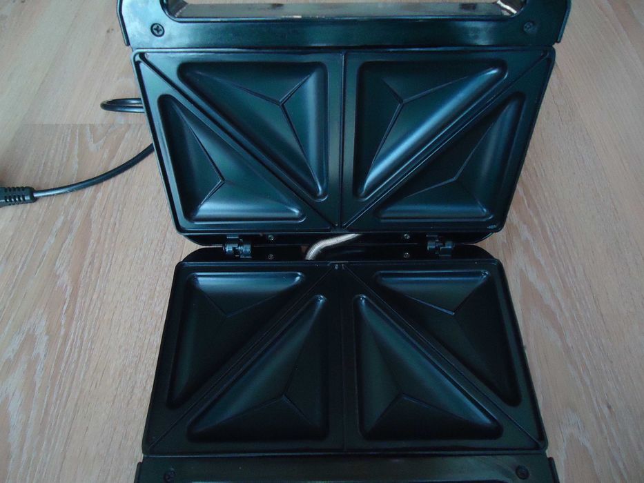 Новая мощная бутербродница Russell Hobbs, мощность 700 Вт, дёшево.