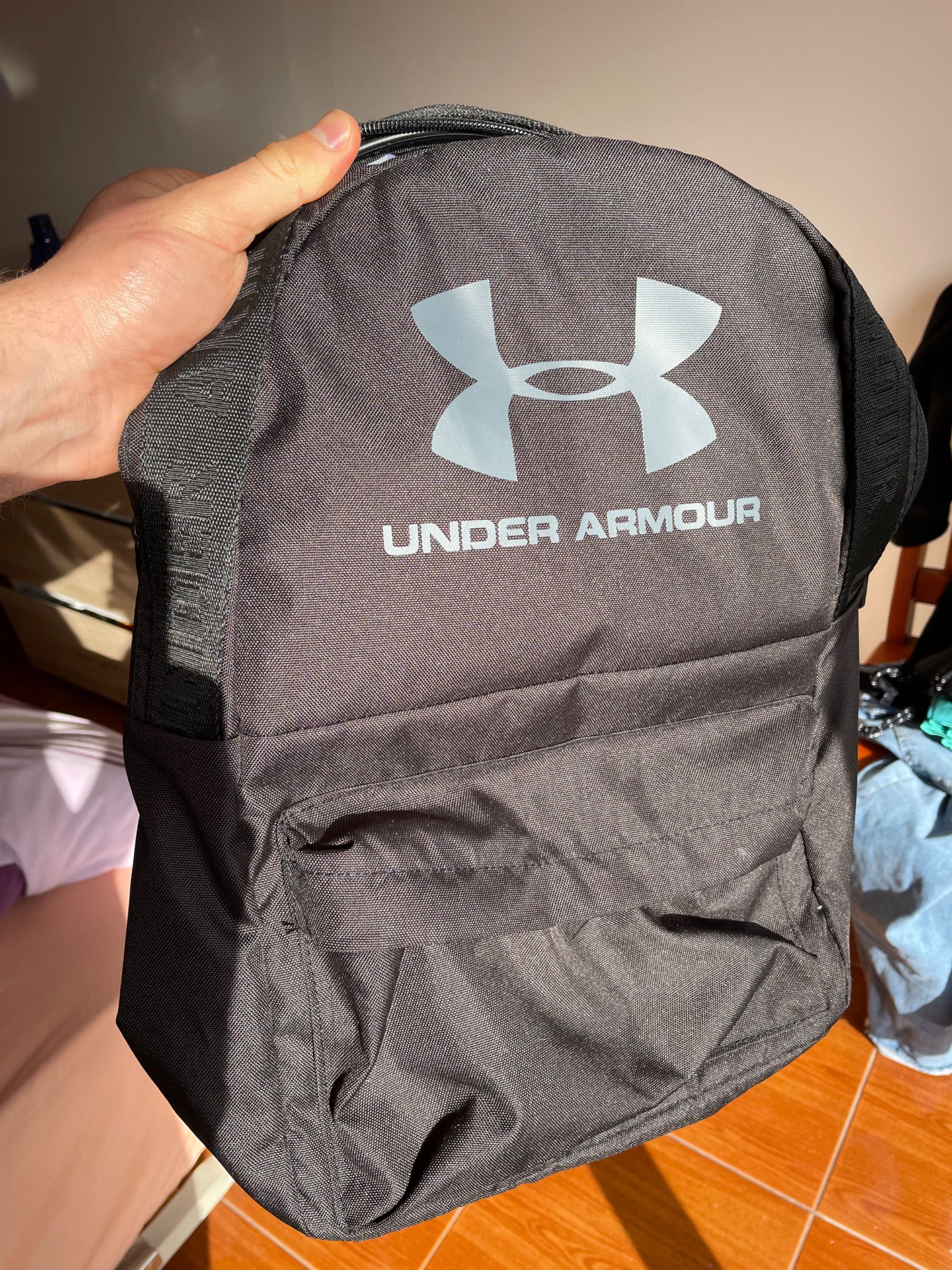 Mochila Under Armour repelente a agau