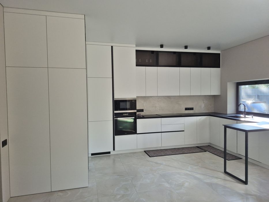 Продам сучасний будинок в місті Українка