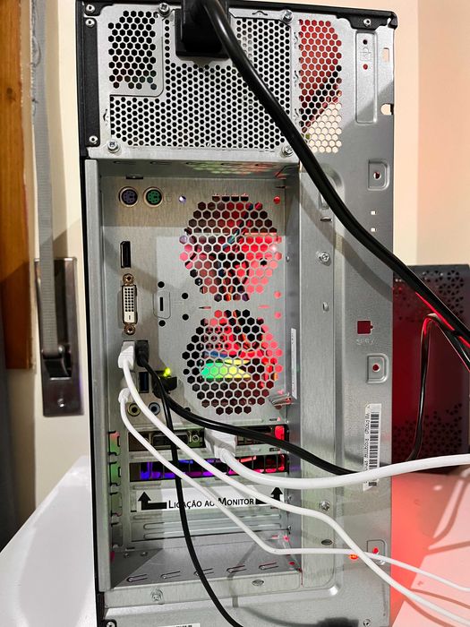 (Torre) PC Gaming i5-8400 RX 560 4GB 16GB RAM SSD 256 gb Windows 11