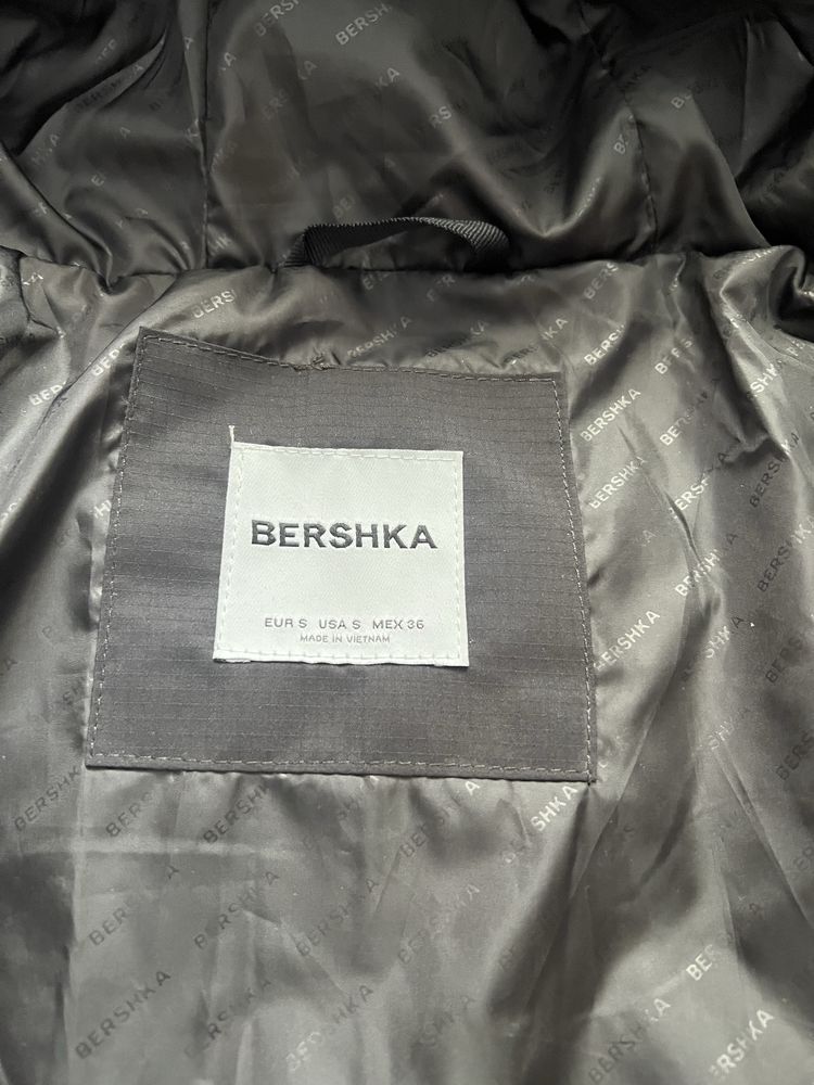 Пуховики BERSHKA
