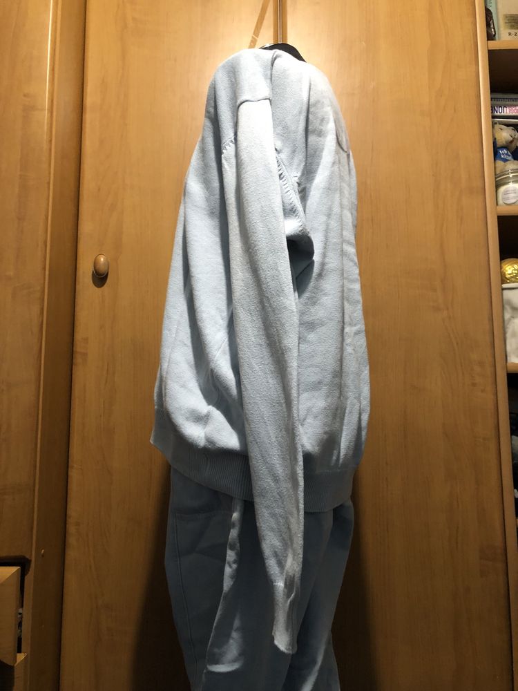 Błękitny bawełniany męski sweter dlugi rekaw w serek rozmiar 2XL