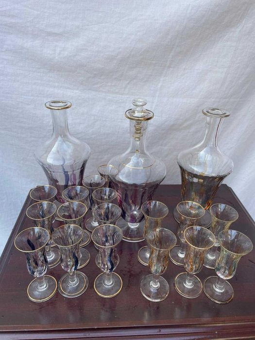 Vendo conjunto de copos de vidro