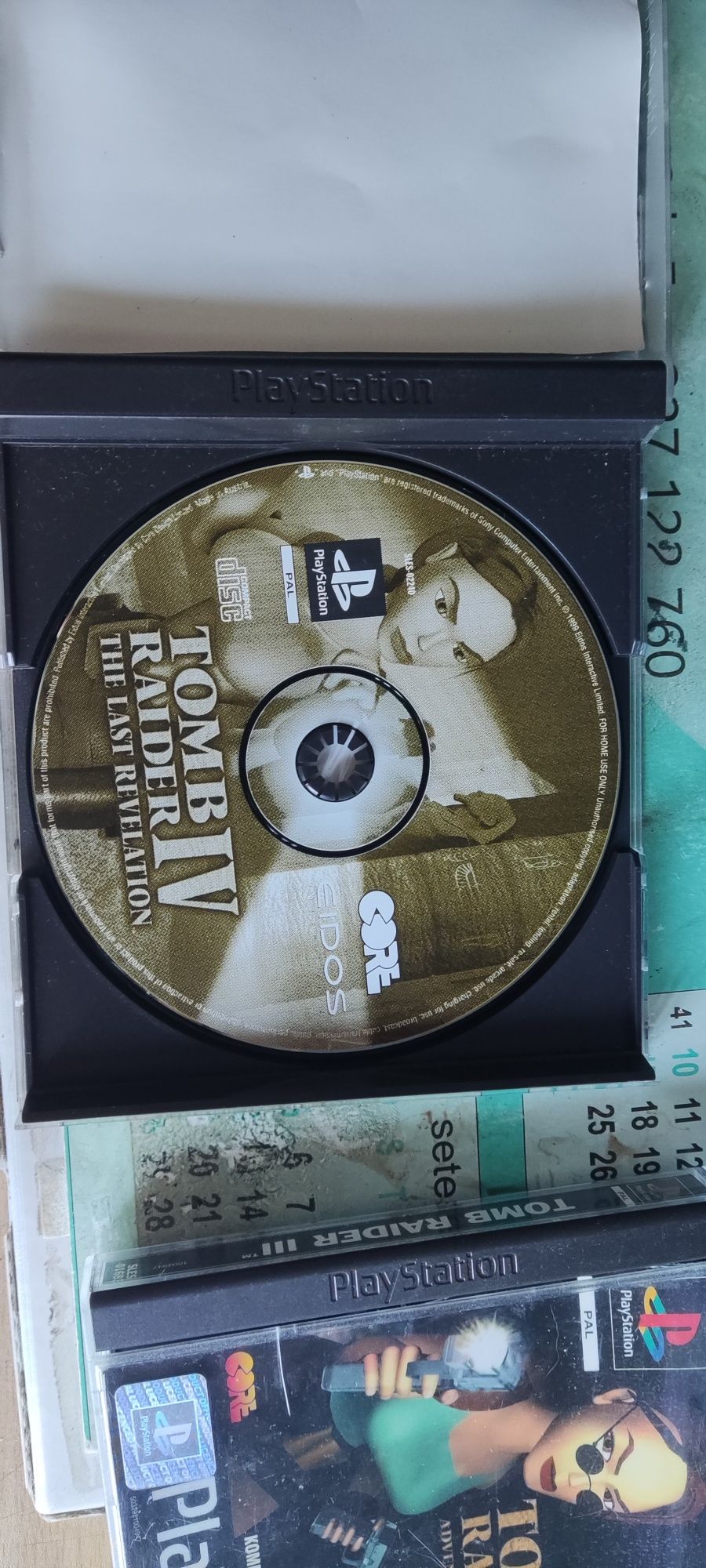 Vendo Tomb Raider III e IV PS1