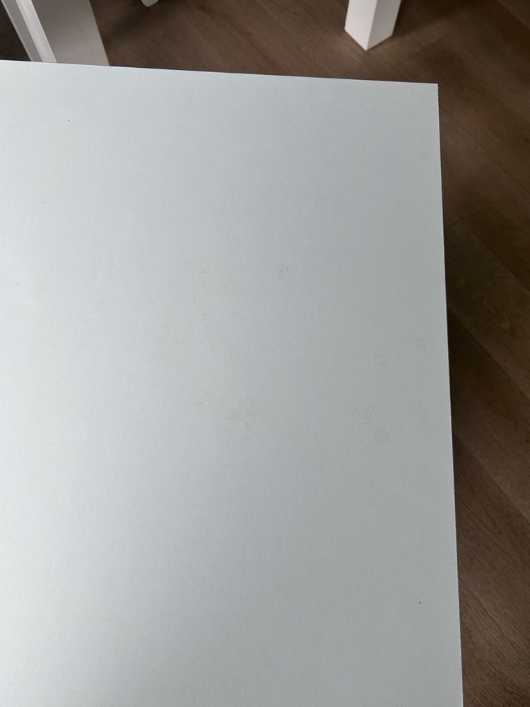 Piekne biourko białe
