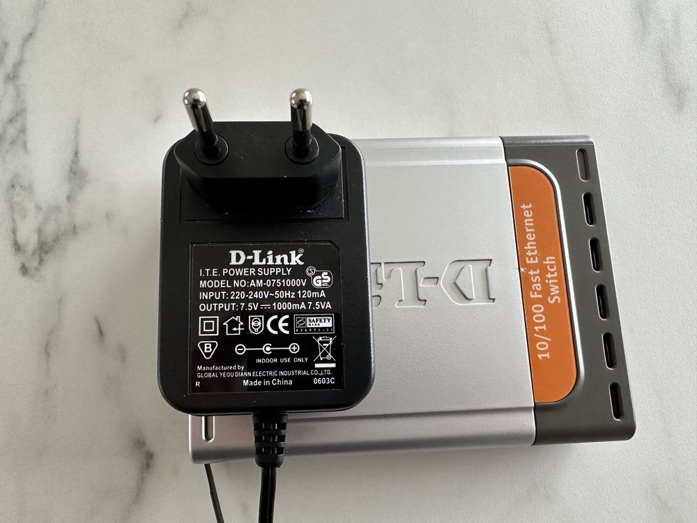 Switch D-Link DES-1005D