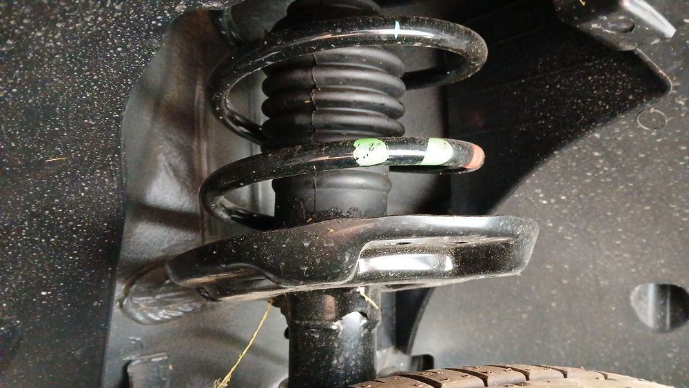 Amortecedor frente esquerdo DACIA Sandero III