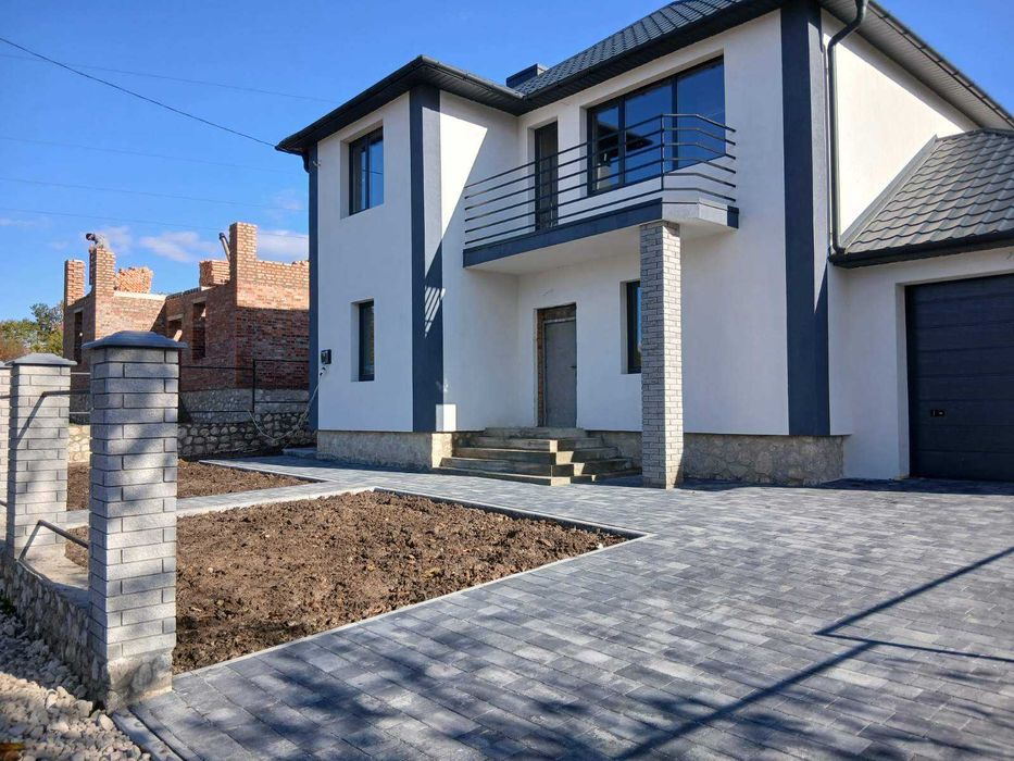 Продаж будинку поряд з містом біля мікрорайону Дружба