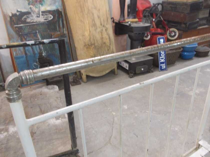 Zabytkowe przedwojenne łóżko metalowe