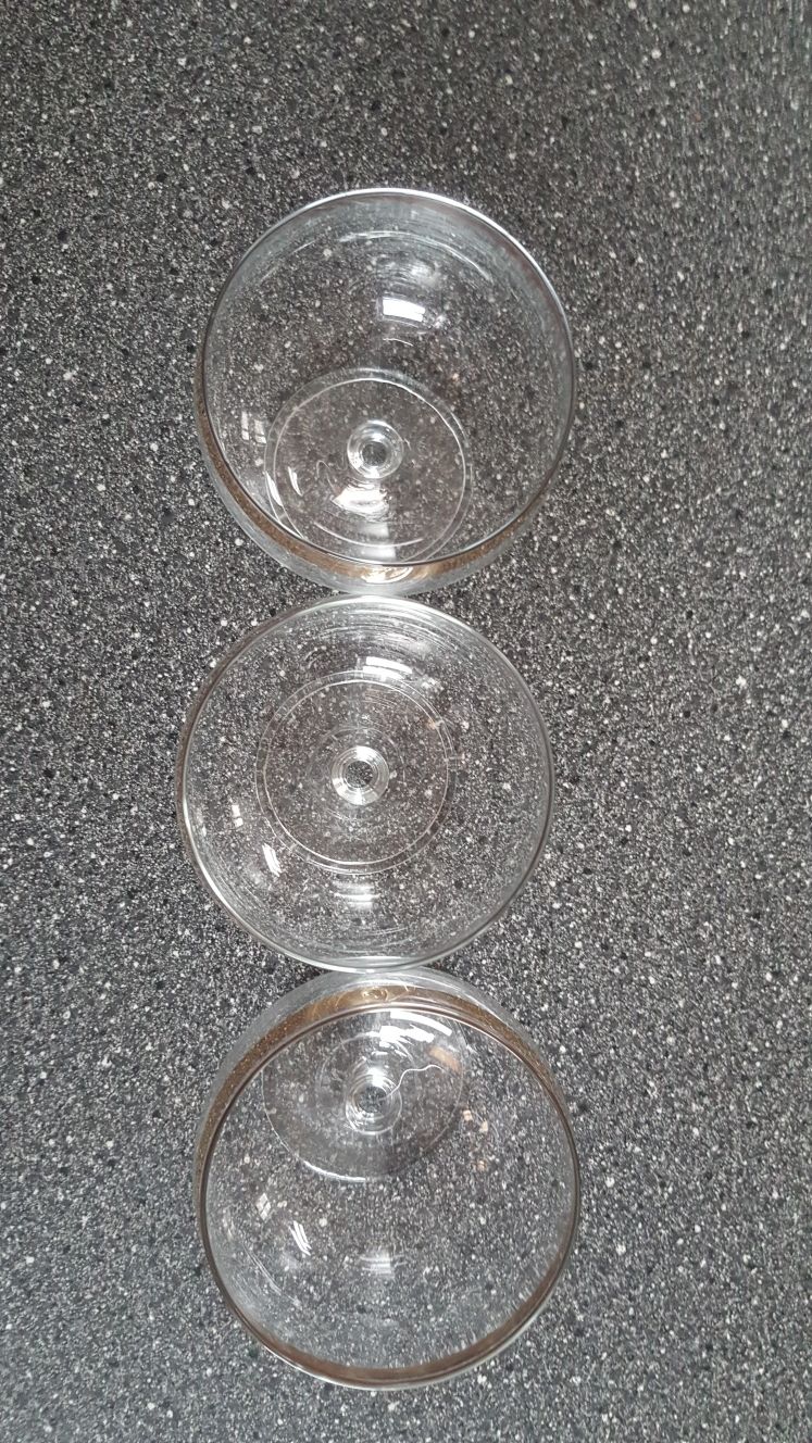 Pucharki szklane stare