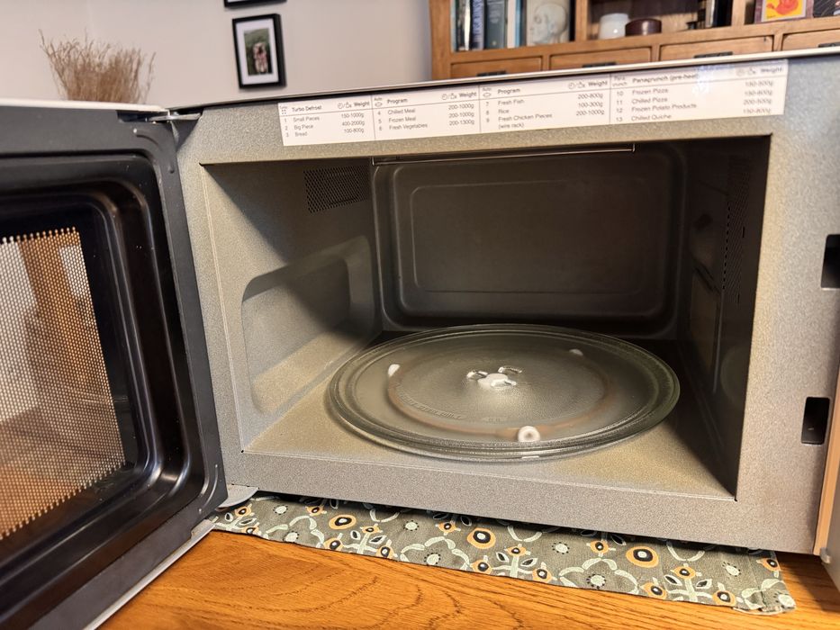 Kuchenka mikrofalowa z grillem