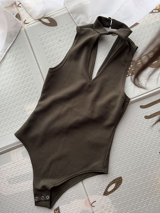 Боді кольору хакі