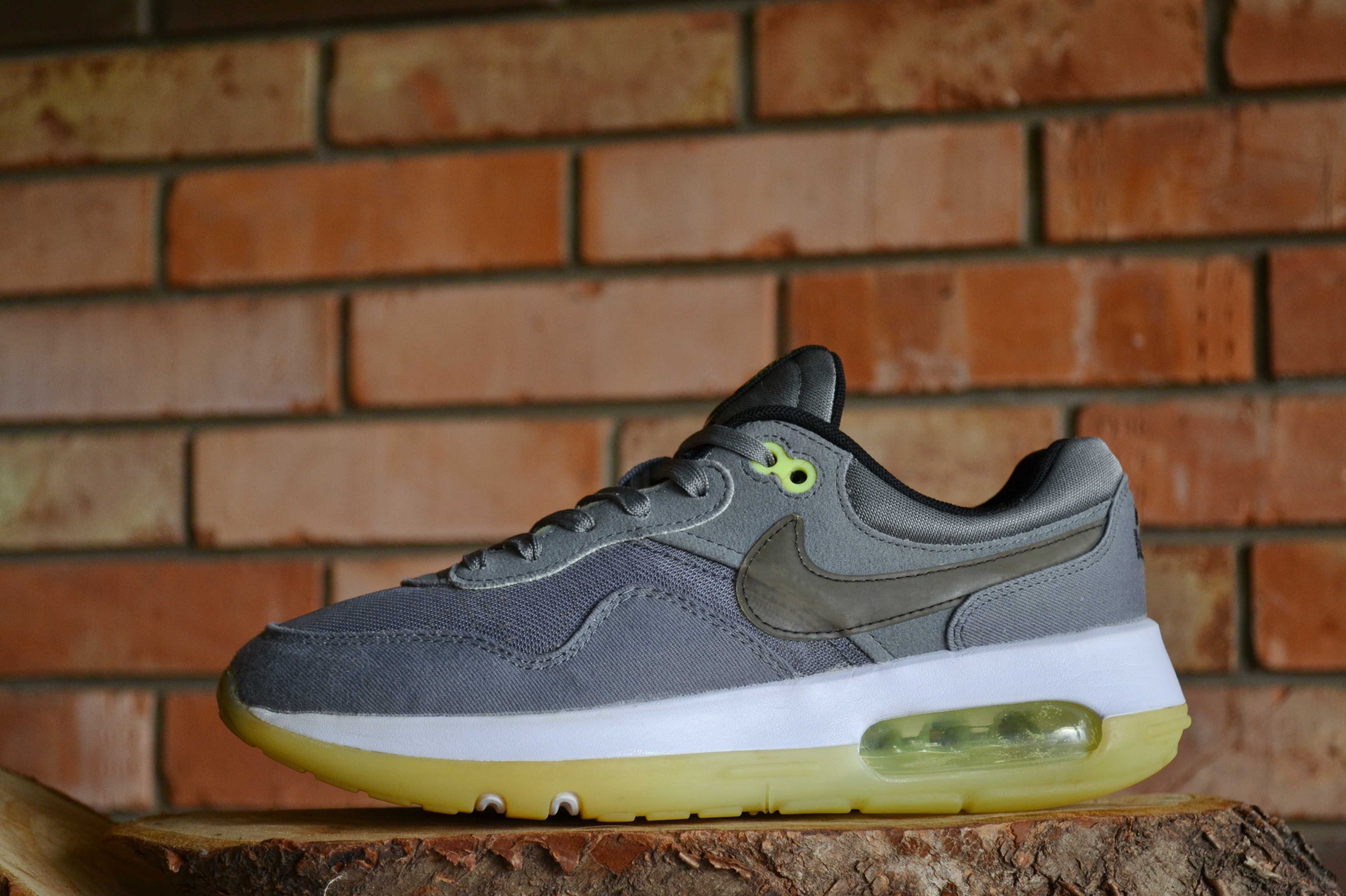 Кроссовки Nike air max motif Оригинал размер 38.5 Стелька 24.5 см