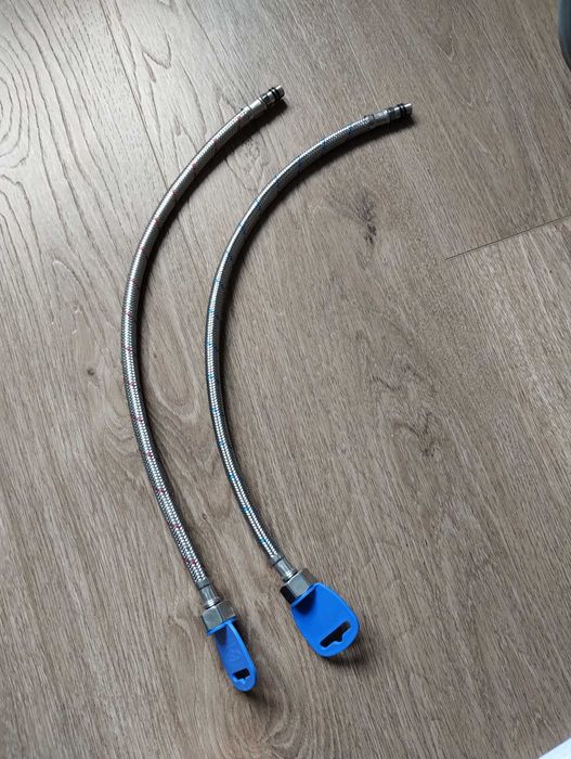 Новые Шланги сантехнические для подключения воды к крану смесителю