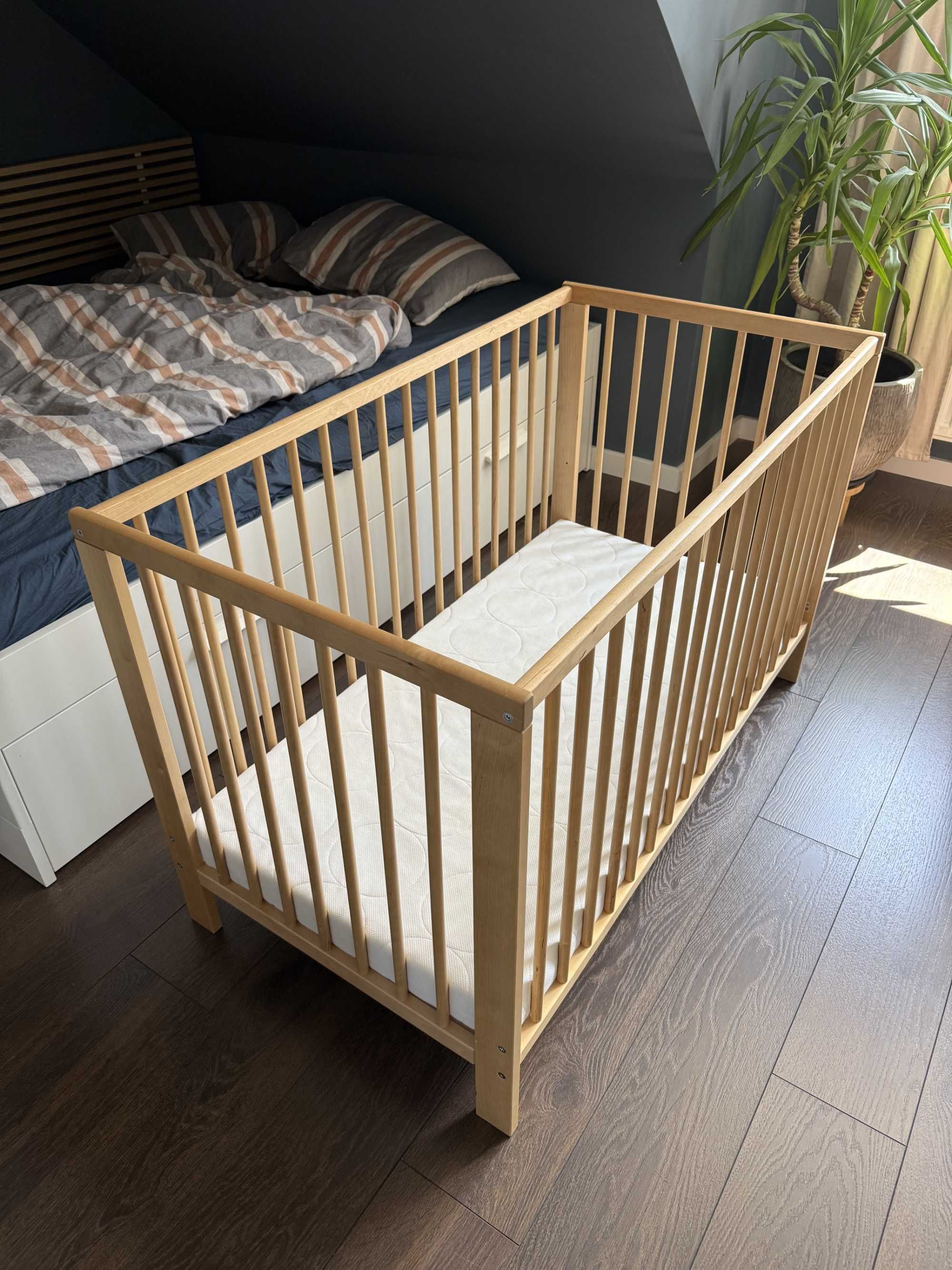 Łóżeczko niemowlęce z materacem i kompletem prześcieradeł IKEA Singlar