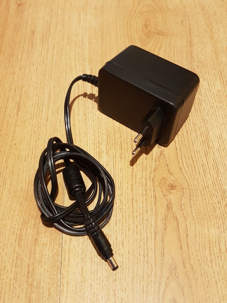 Adapter Zasilacz Yhi YC-1015 15  200-240V 50Hz 0.4A