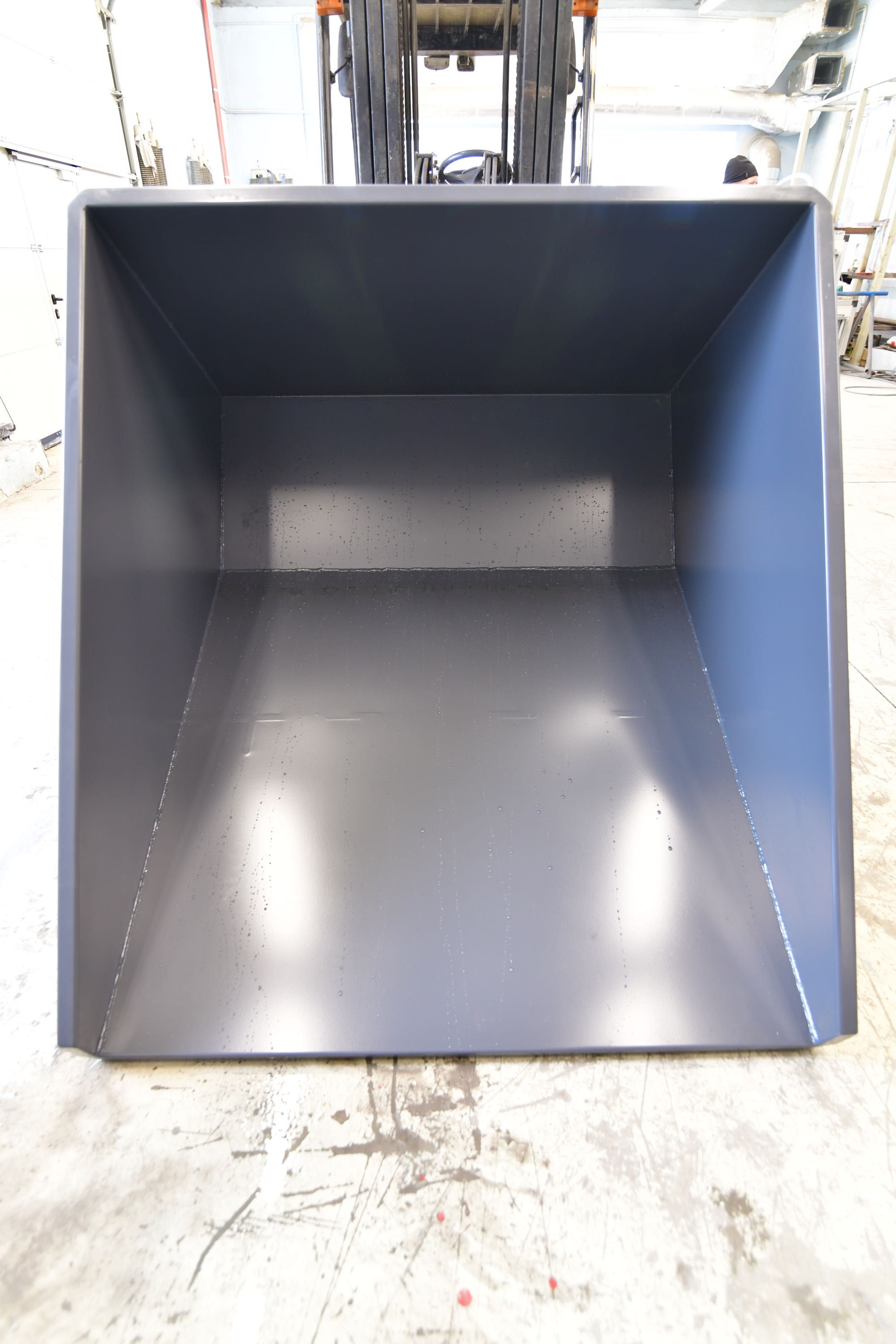 Kontener / Koleba / Kontener samowyładowczy / Kontener metalowy 900L