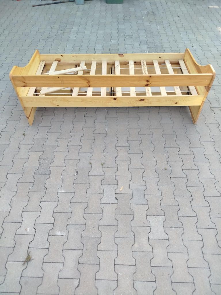 Sprzedam łóżko z szufladami 200x90