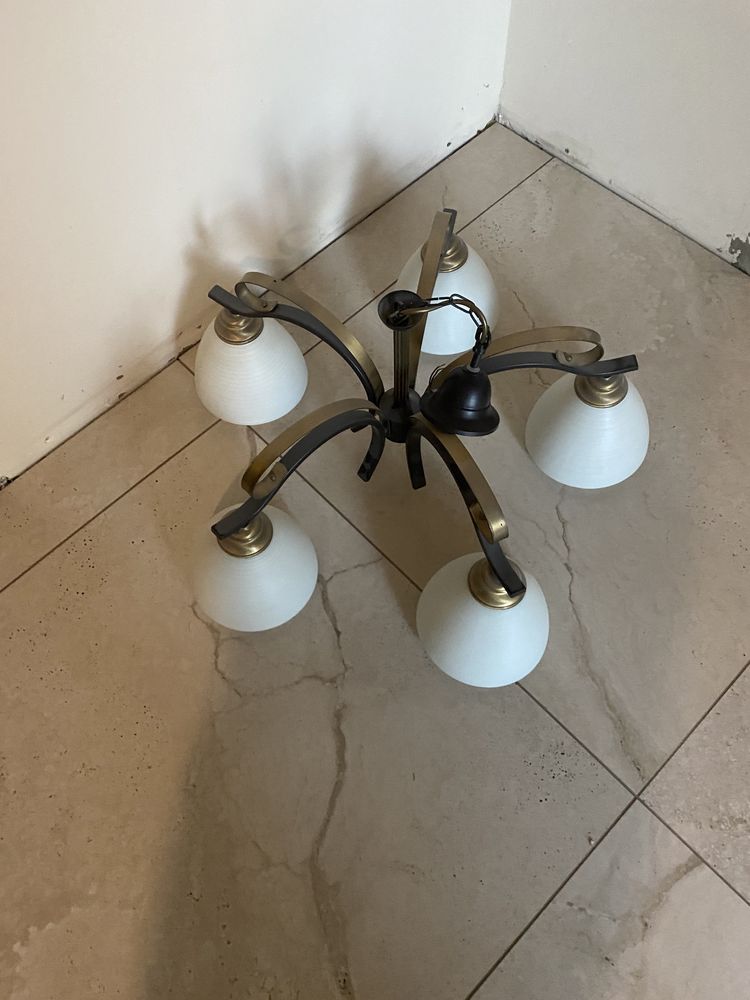 Do sorzedania żyrandol metalowy  pięcioramienny stan jak na zdj