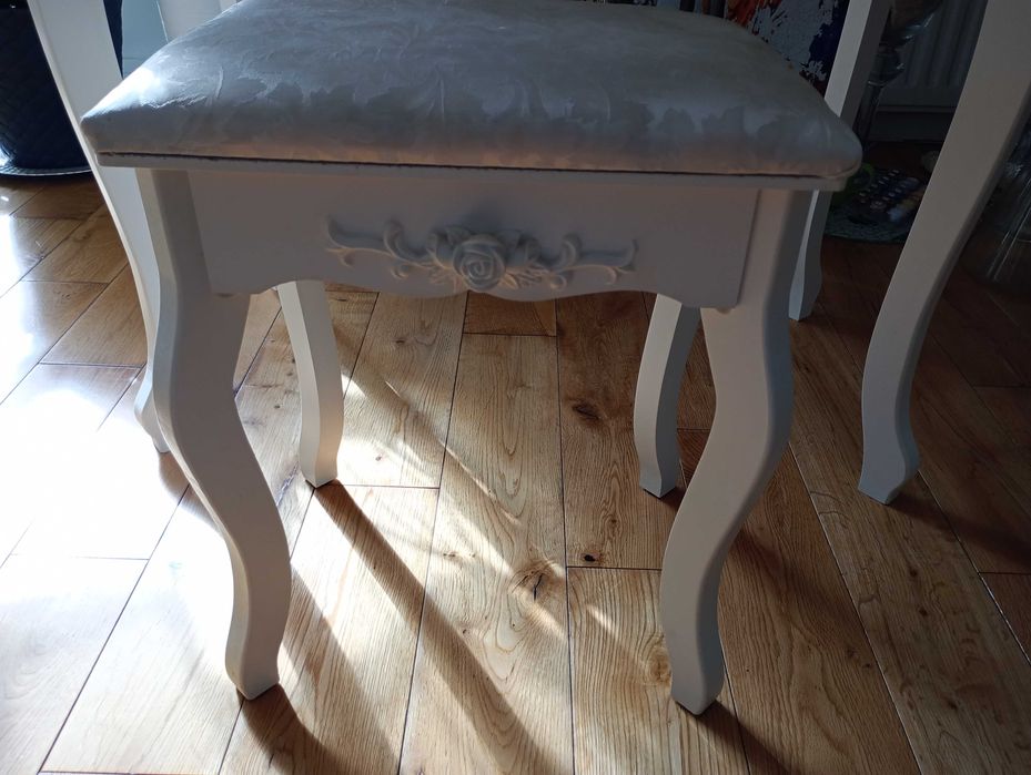 Biała toaletka+taboret