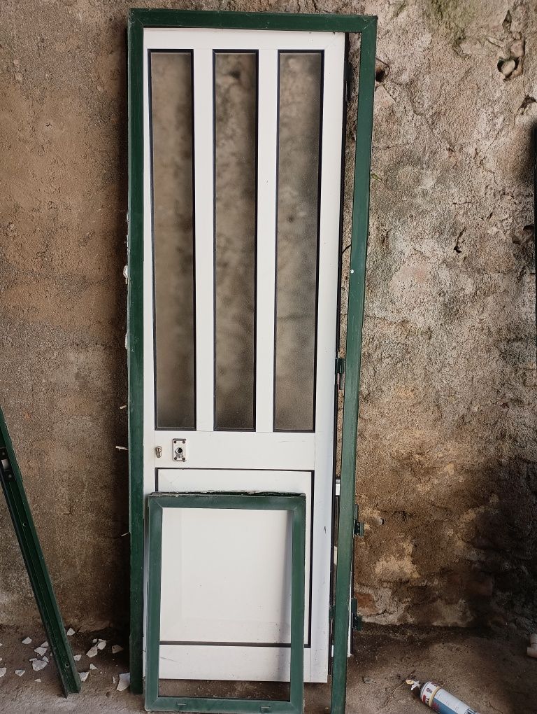 Portas de alumínio em bom estado