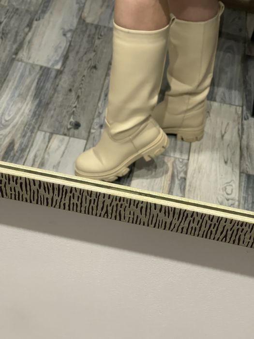 Бежеві сапоги весна/осінь 38 розміру