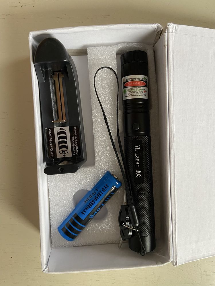 Продам мошьнейший лазер GREE LASER POINTER