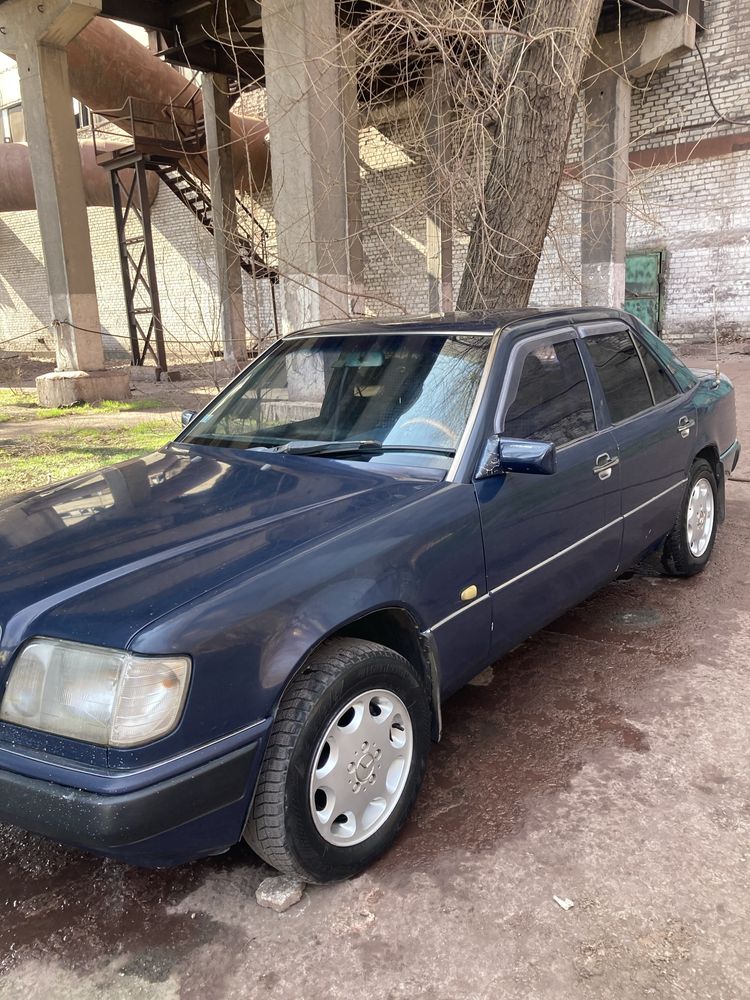 Автомобиль меседес W124