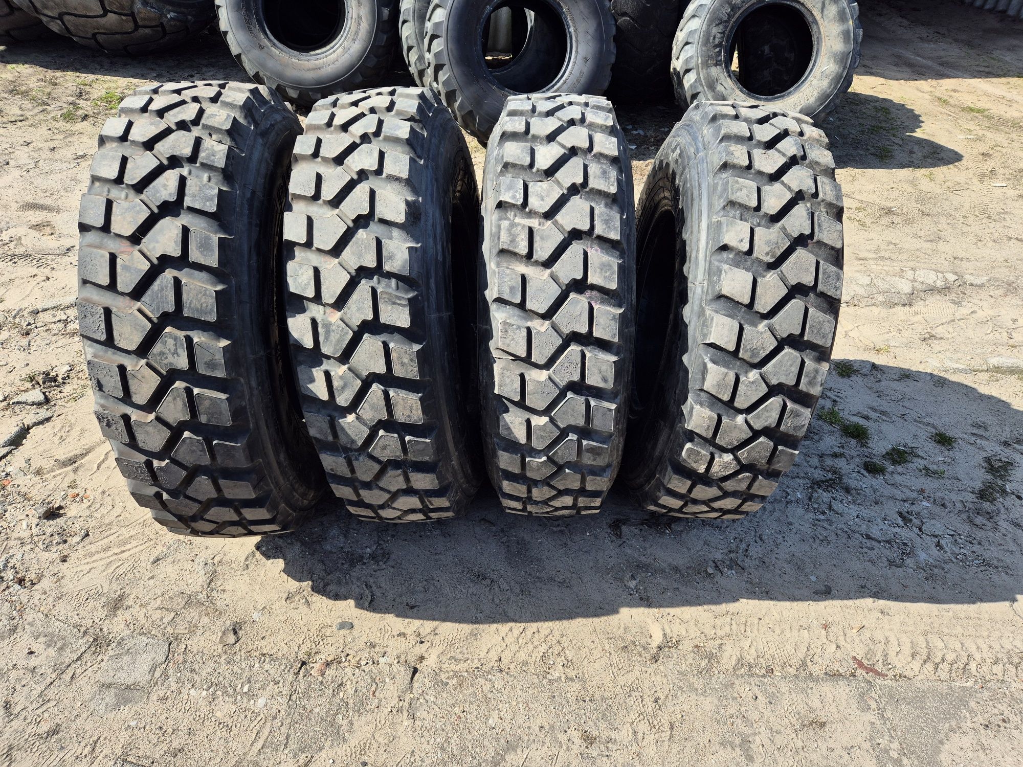 Opony 335/80r20  12.5r20