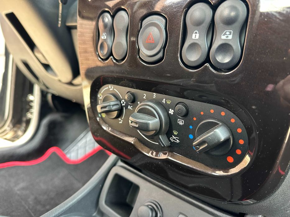 РЕНО дачія Дастер-газ бензин 2012