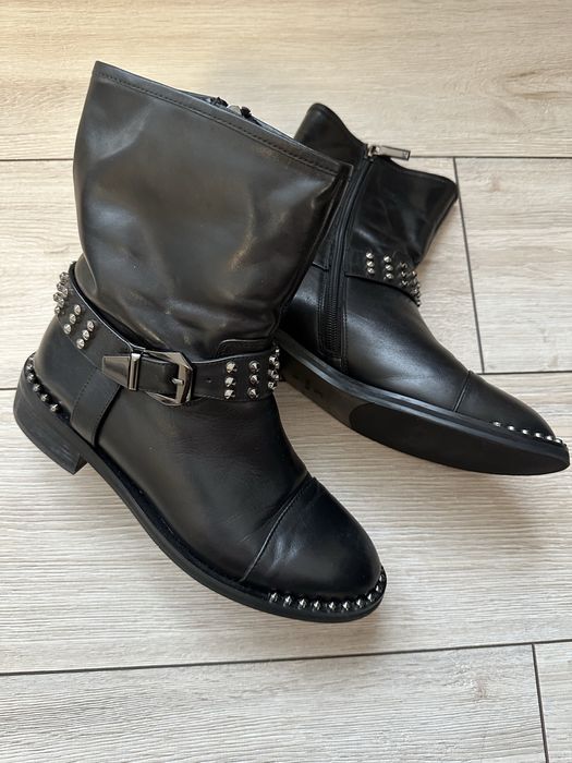 Ботінки , короткі чобітки Basconi