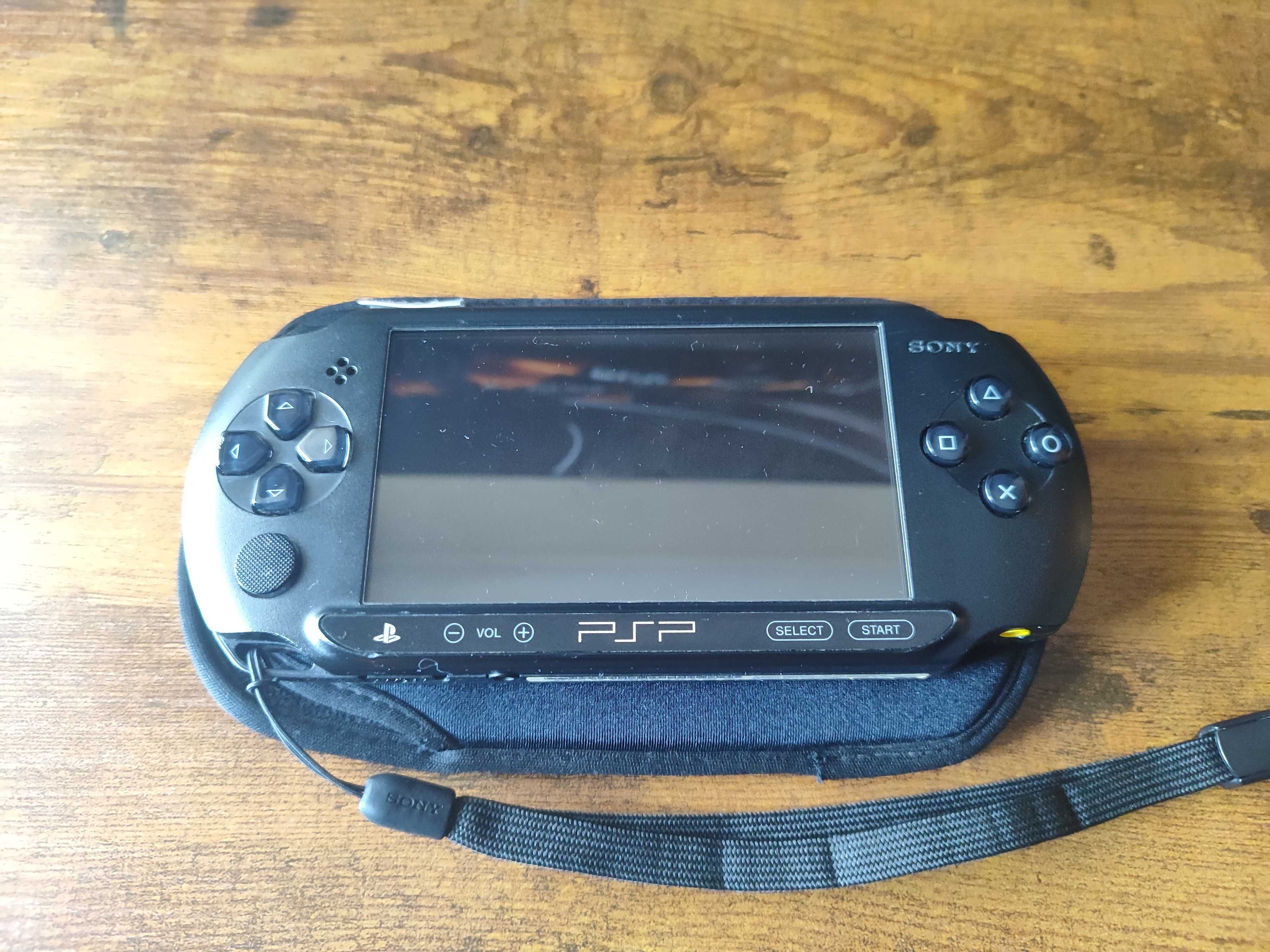 2 Consolas PSP Street E1004 (1 a funcionar e outra para peças)