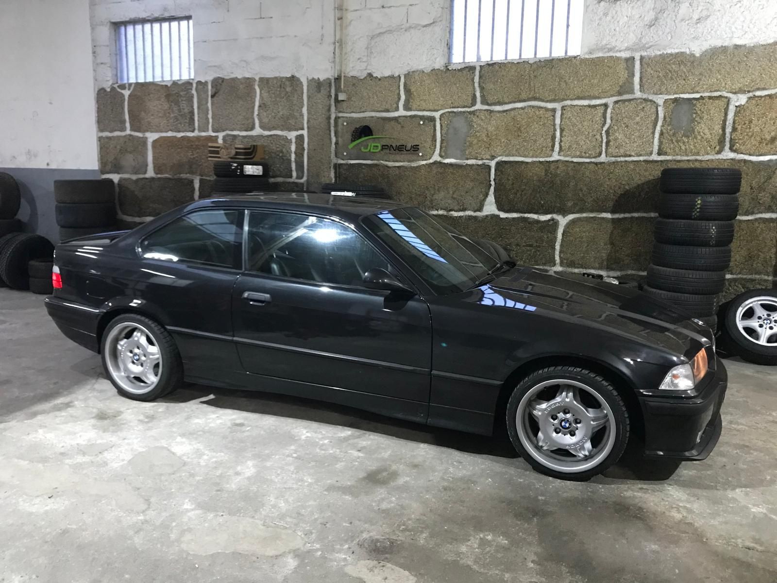 BMW e36 325i coupé livrete