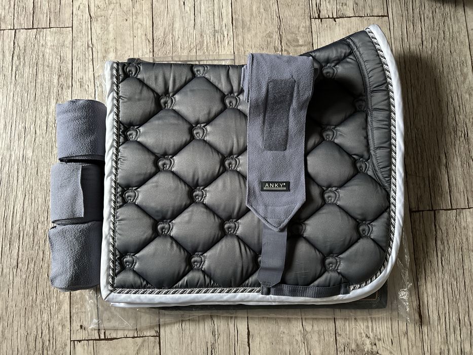 PS of Sweden czaprak ujeżdżeniowy komplet owijki