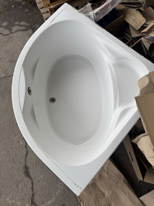 Ванна кутова продається