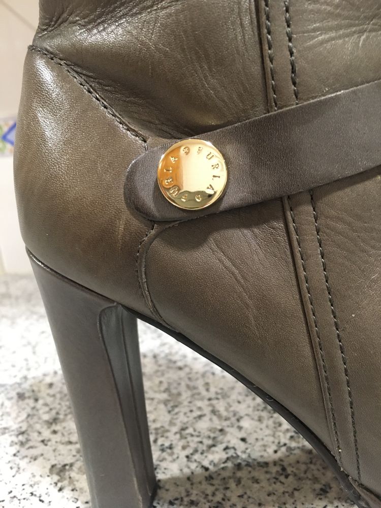 Botins cinzentos da Furla