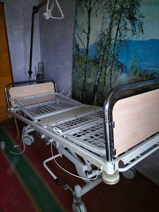 Продам ліжко для догляду за хворим.