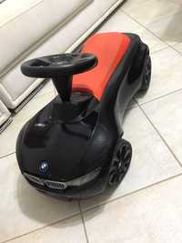 Carro BMW vermelho e preto